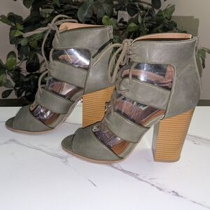 ❤️MUST GO❤️Sugar Olive Green Block Heel Sandals EUC